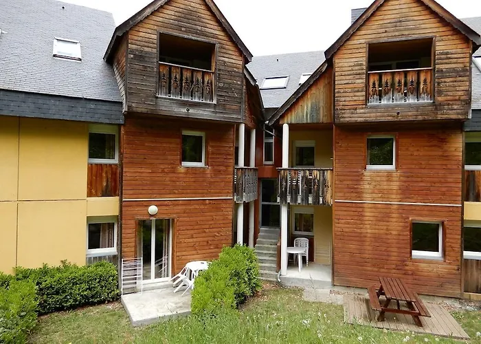 Lagrange Le Domaine Des 100 Lacs Aparthotel 3*