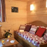 Lagrange Le Domaine Des 100 Lacs Aparthotel 3*